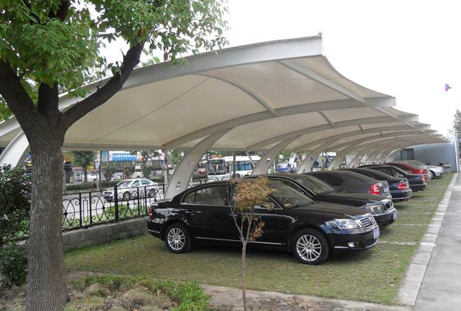 膜結(jié)構(gòu)車(chē)棚有哪些特點(diǎn)？